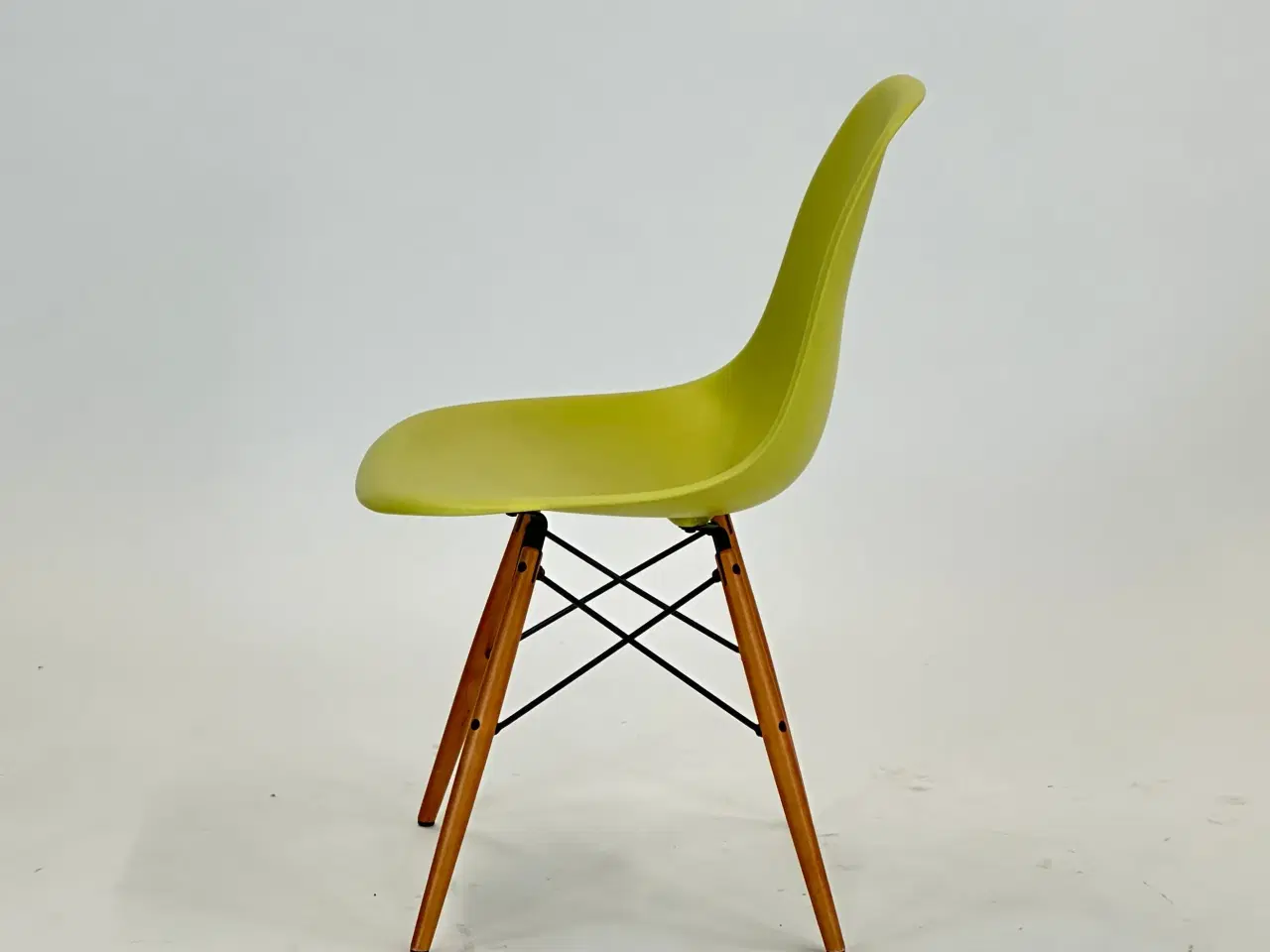 Billede 4 - Vitra DSW Stol – Gul med Træ Stel