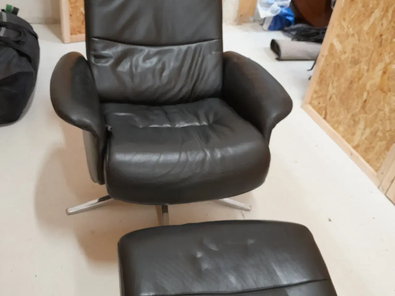 Billede 3 - Læderlænestol med skammel