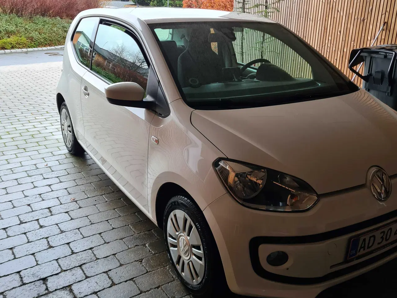 Billede 2 - Vw up med godt km tal