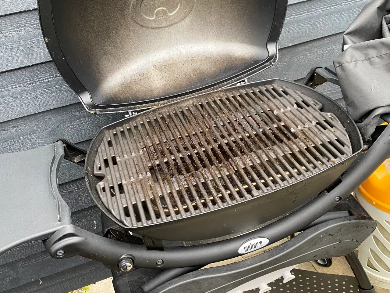 Billede 3 - Weber gasgrill Q2200 inkl. bord og overtræk