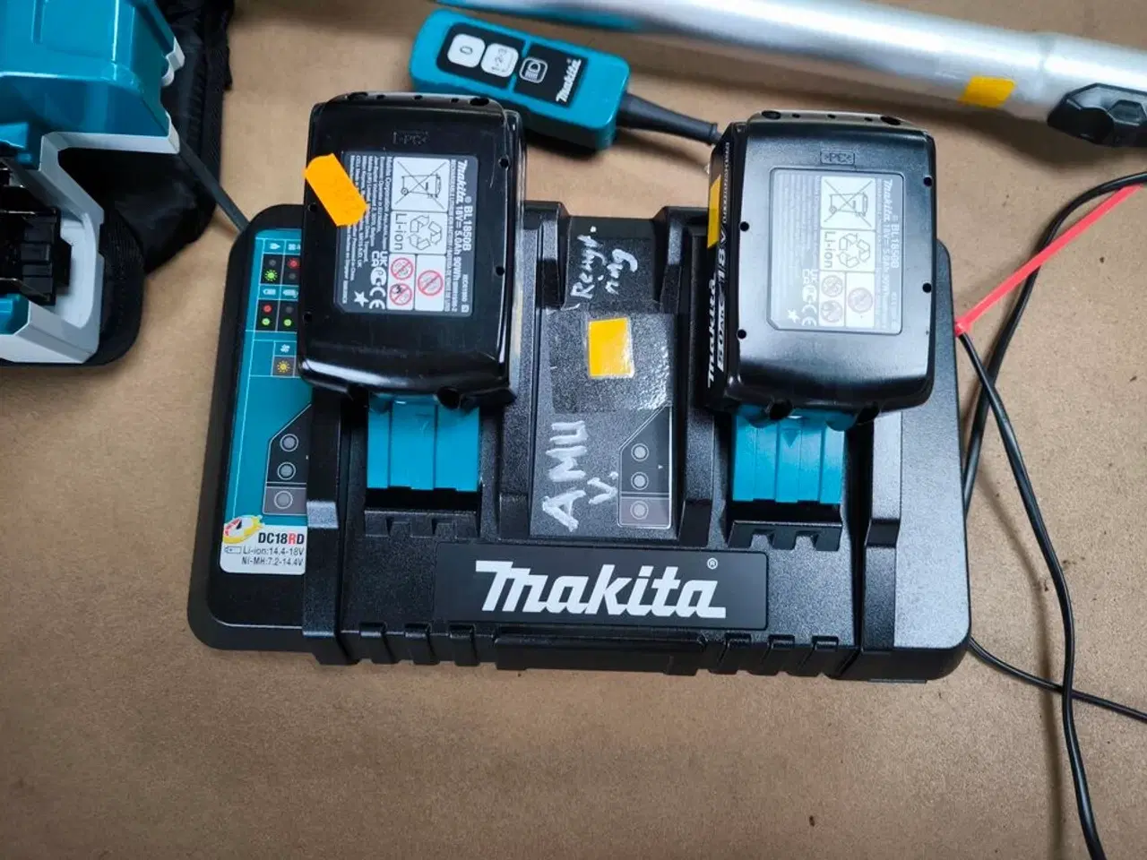 Billede 2 - Rygstøvsuger MAKITA inkl. batterier og lader