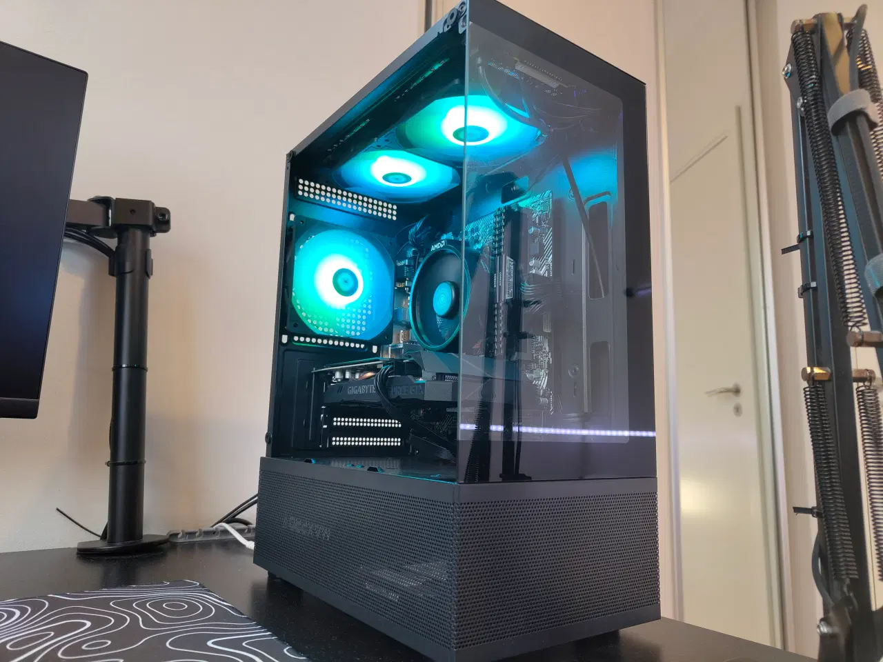 Billede 1 - Kraftfuld RGB Gaming PC