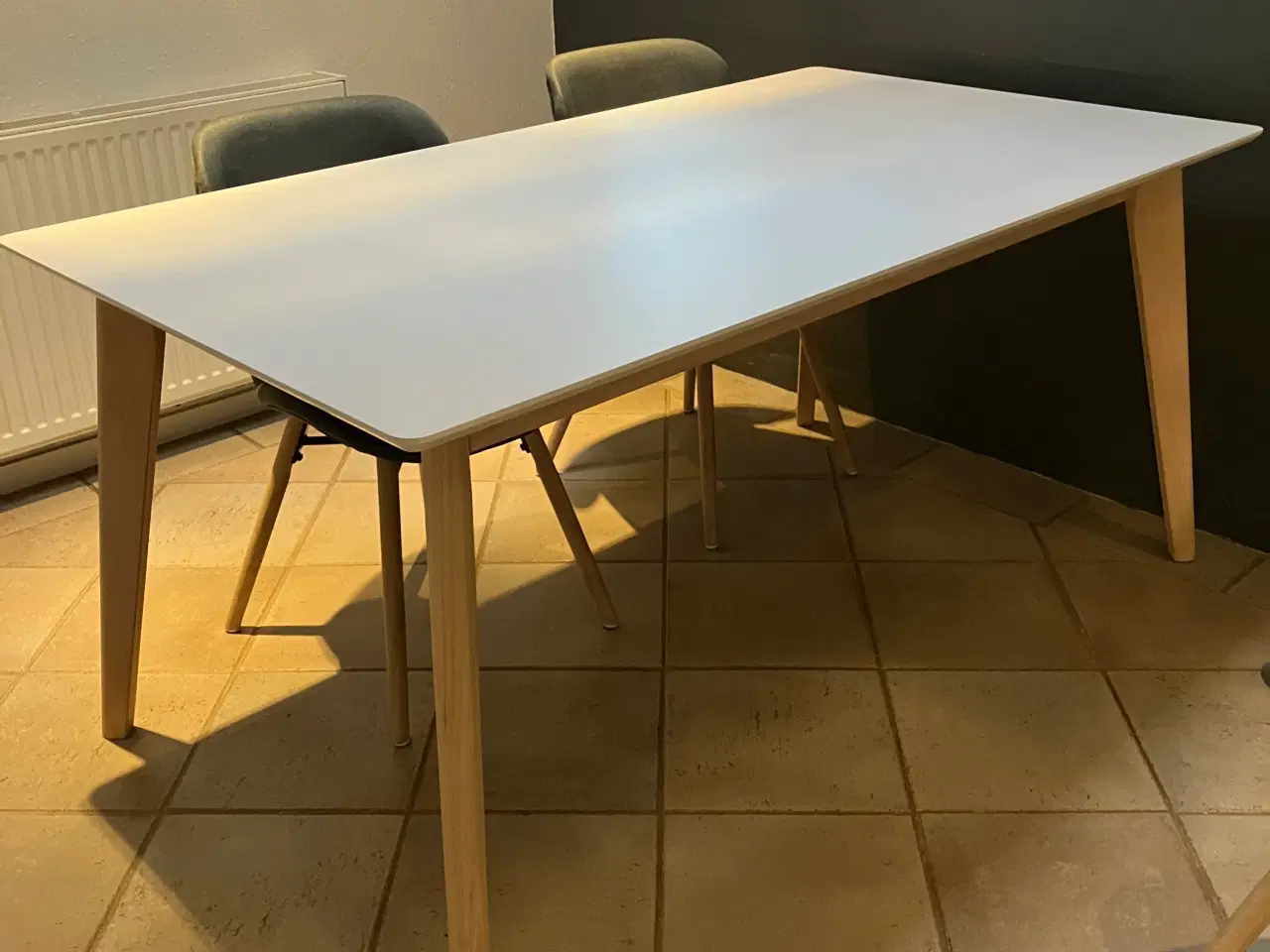 Billede 2 - Spisebord med 4 stole