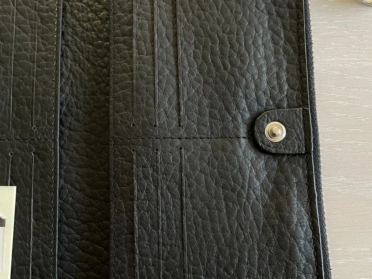 Billede 5 - Ny sort læder clutch