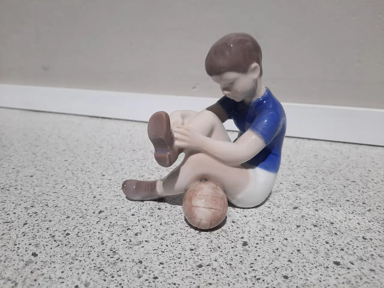 Billede 1 - Porcelænsfigur Fodboldspiller 2374