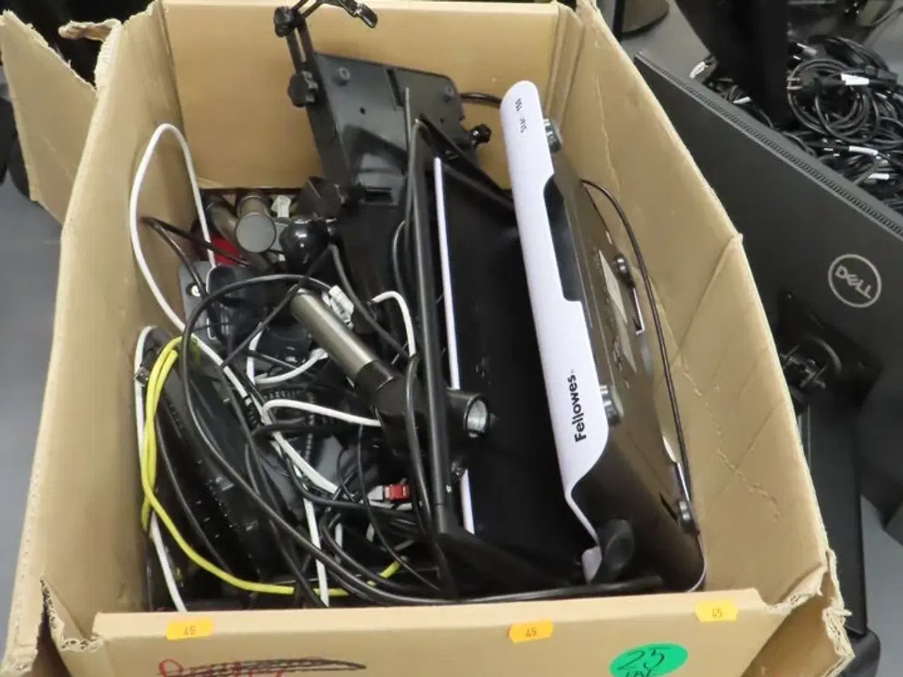 Billede 1 - Kasse med diverse elektronik