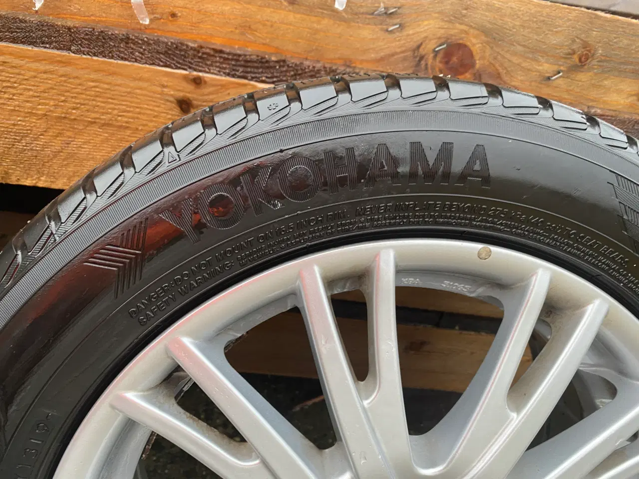 Billede 3 - Fine vinterdæk med alufælge.