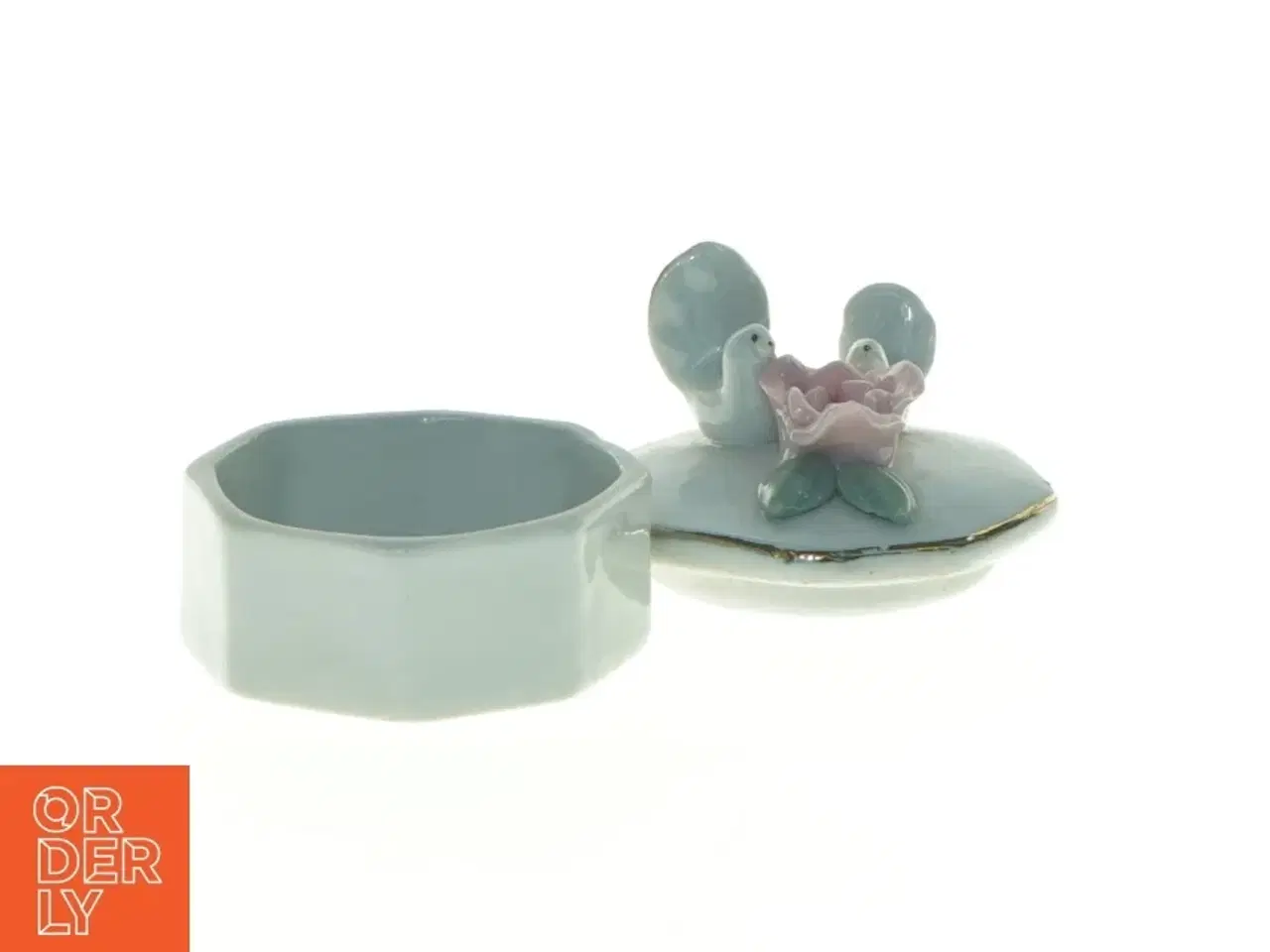 Billede 3 - Porcelænsskrin med due-figurer (str. 6 x 5 cm)