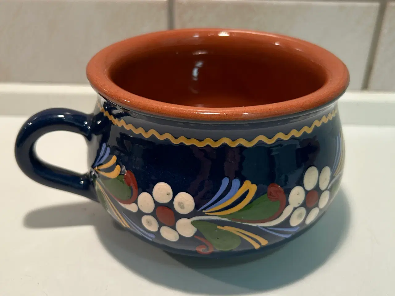 Billede 3 - Almue malet potte med blå bund og deco.