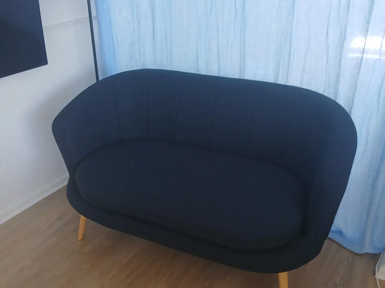 Billede 1 - 2 pers. Sofa i blåt stof. Helt ny