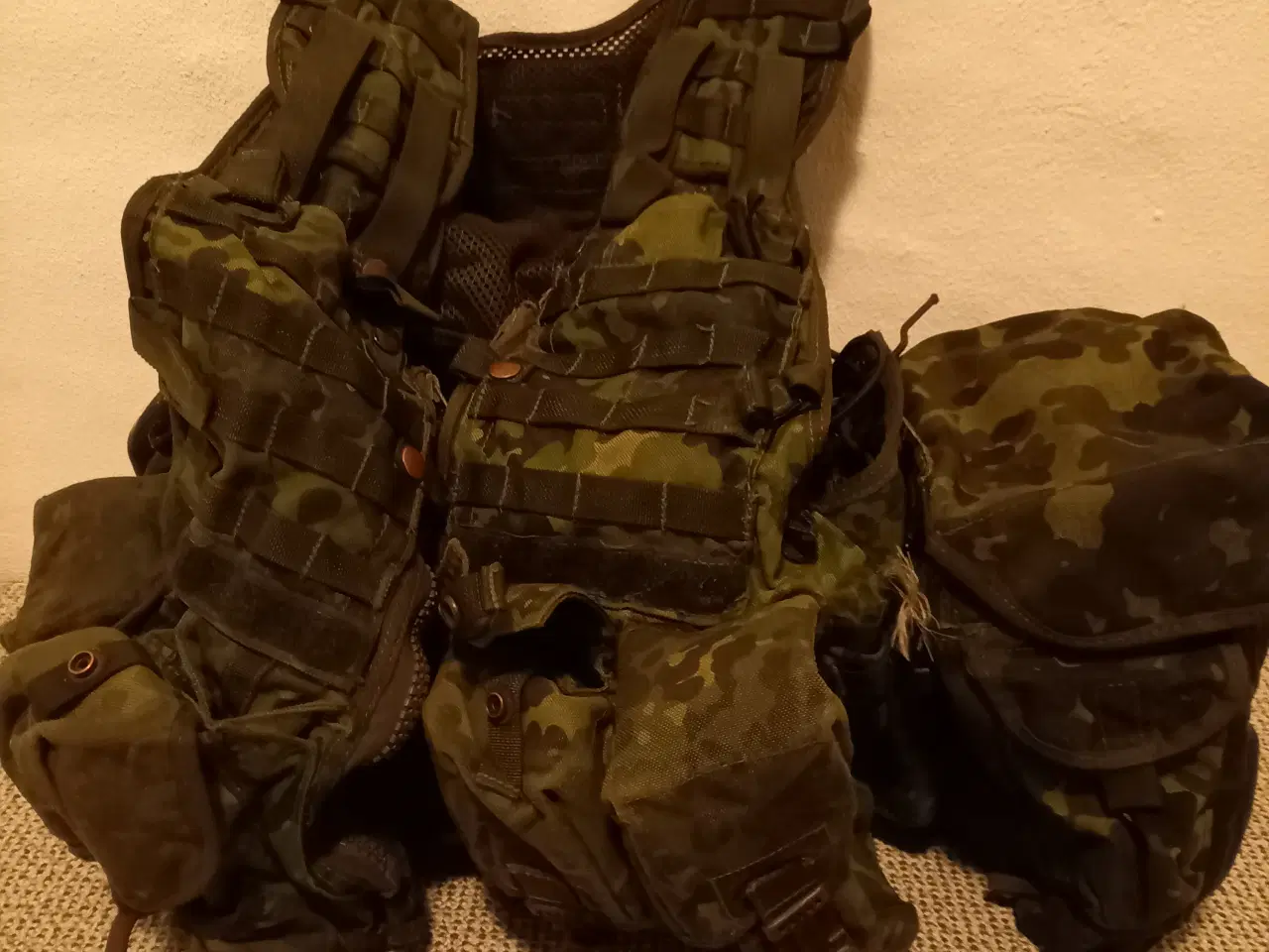 Billede 1 - Militær kampvest / vadsæk / gasmaske