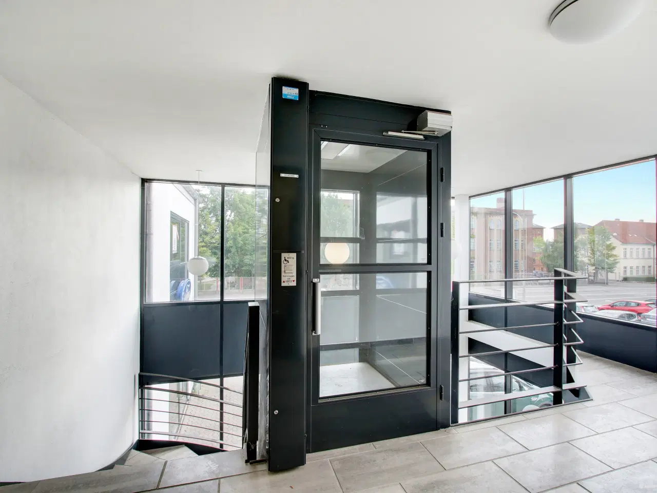 Billede 17 - Kontor/showroom/klinik på 1. sal i synlig forretningsejendom i Roskilde Centrum