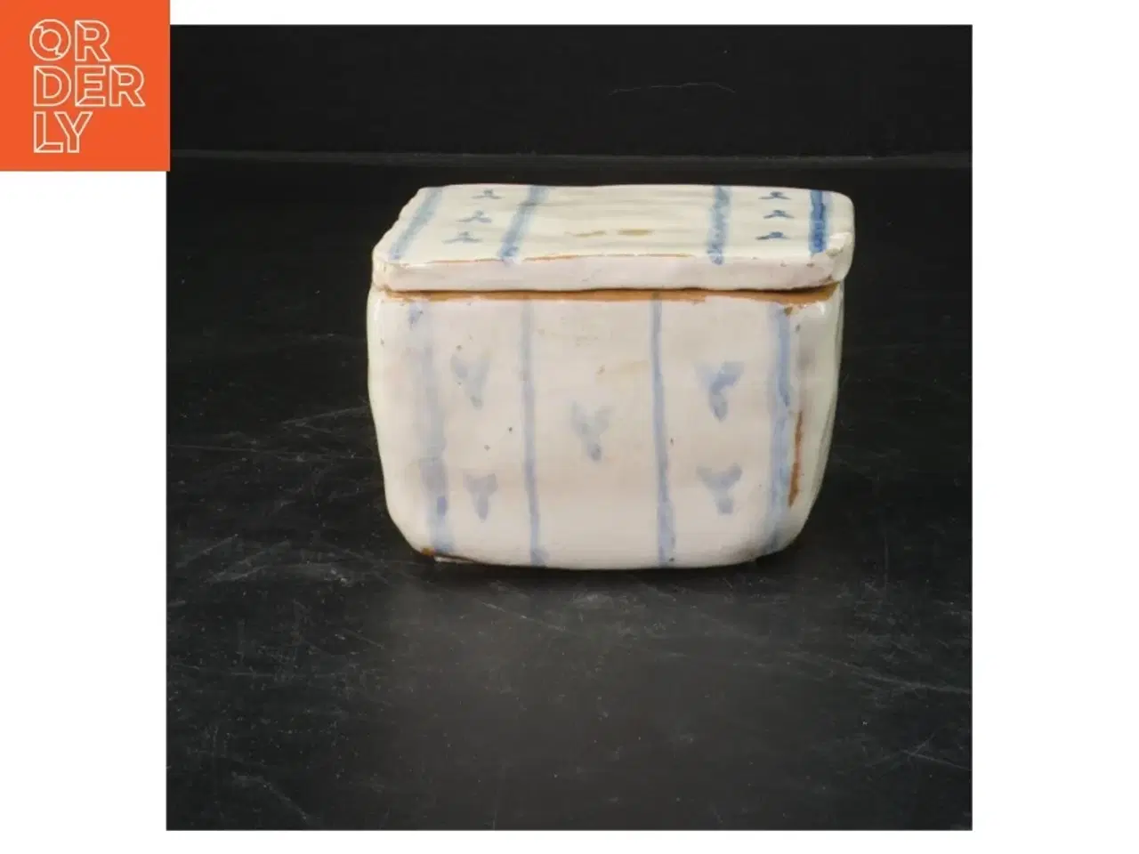 Billede 1 - Keramikbeholder med låg (str. 10x7x7 cm)