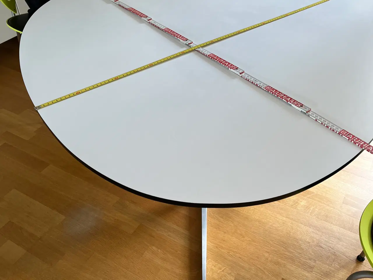 Billede 1 - Spisebord plektorformet