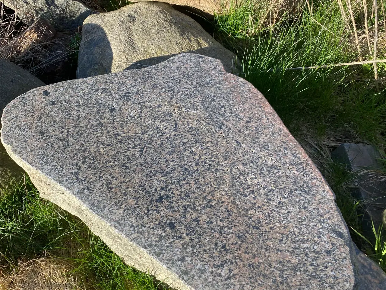 Billede 2 - Granitsten bortgives
