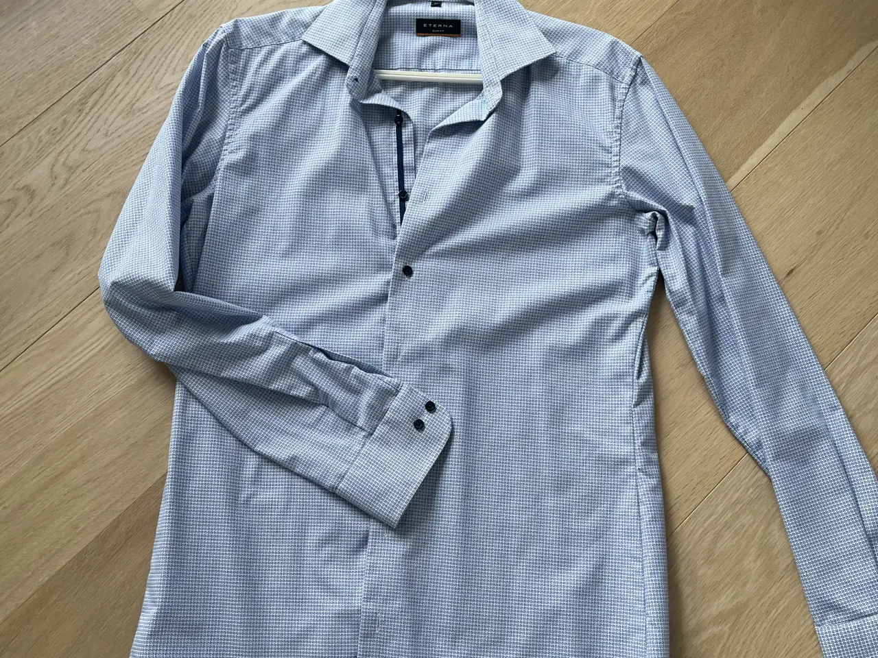 Billede 2 - Flot blå mønstret Eterna skjorte str. 39 -slim fit
