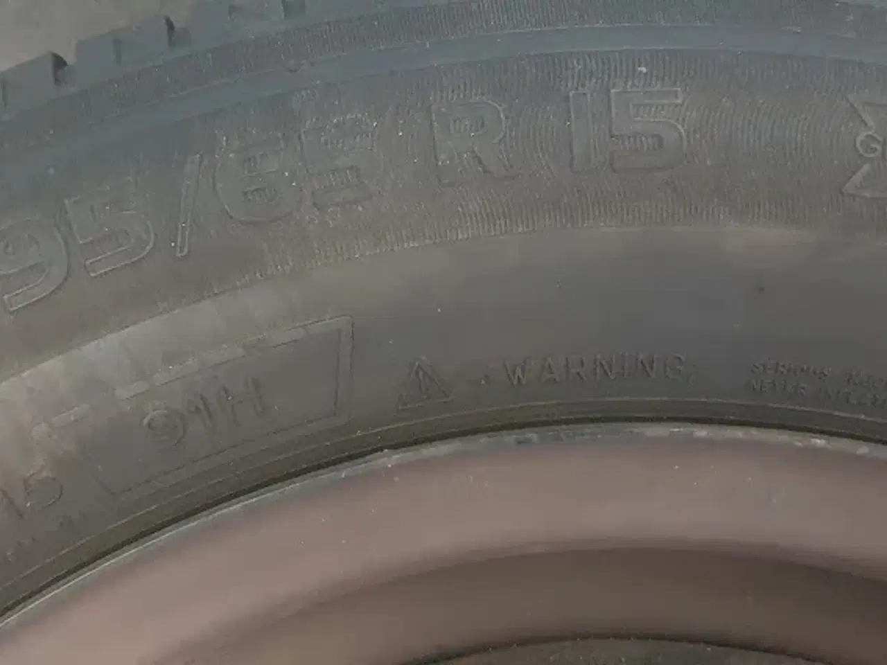 Billede 1 - fælge med slidte dæk, 4 stk 