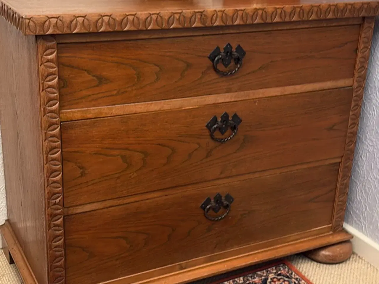 Billede 3 - Lille kommode med tre skuffer