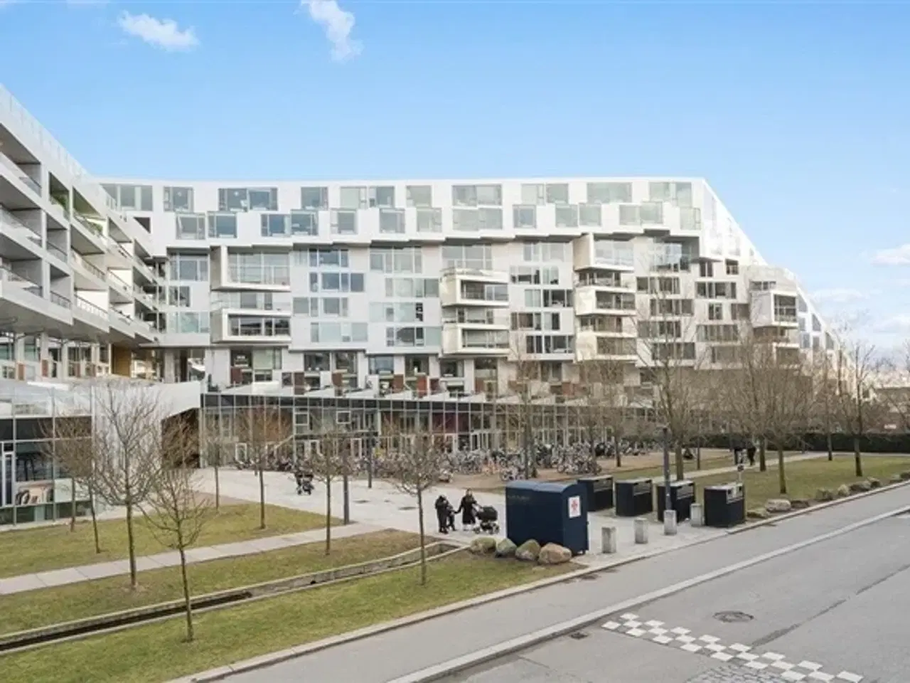 Billede 1 - Udsigtslejlighed i 8 tallet med god altan, København S, København