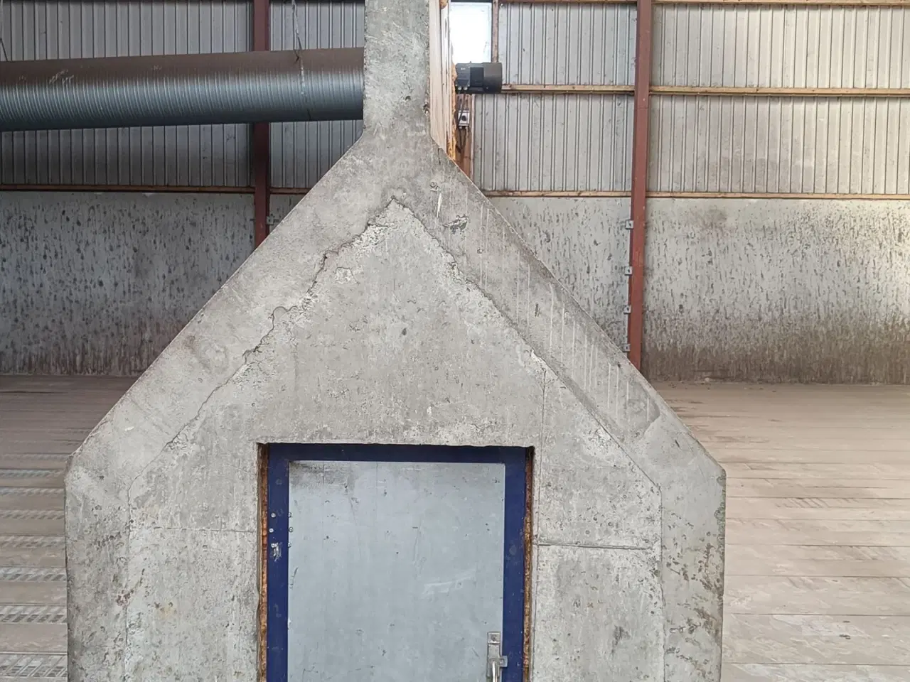 Billede 3 - - - - Hovedkanal beton Beton hovedkanal 3 m høj og 12 meter lang