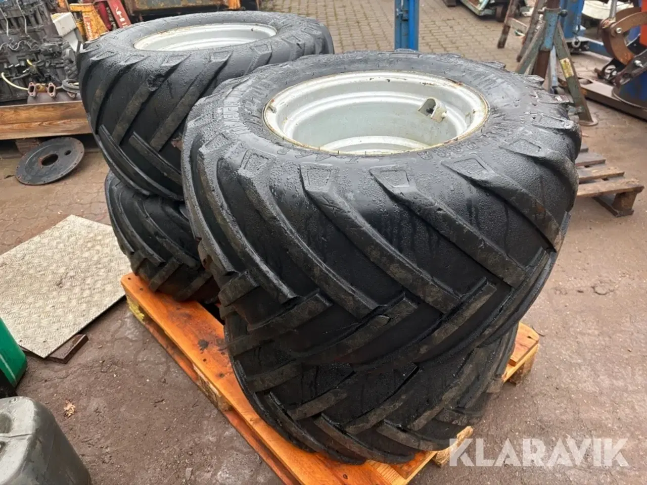 Billede 2 - Dæk med fælge Trelleborg T 463 4 styk