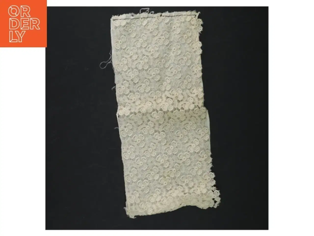 Billede 1 - Hvidt blonde tekstil (str. 24 x 10 cm)