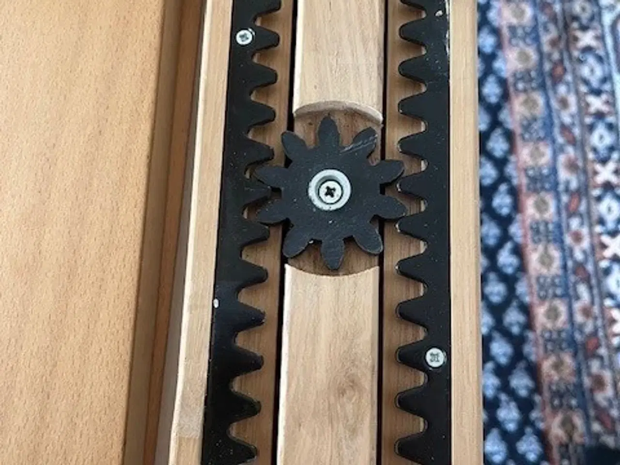 Billede 4 - Spisebord i massiv bøg med 2 tillægsplader (finer)