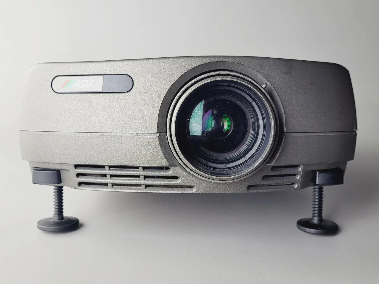 Billede 4 - ⭐️· ✨ ASK C105 XGA Projektor - 2000 ANSI Lumens