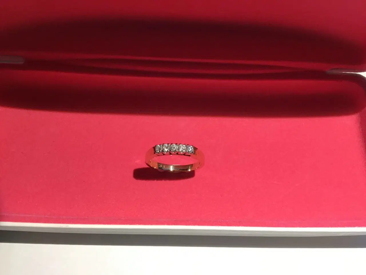 Billede 3 - Diamantring rødguld.