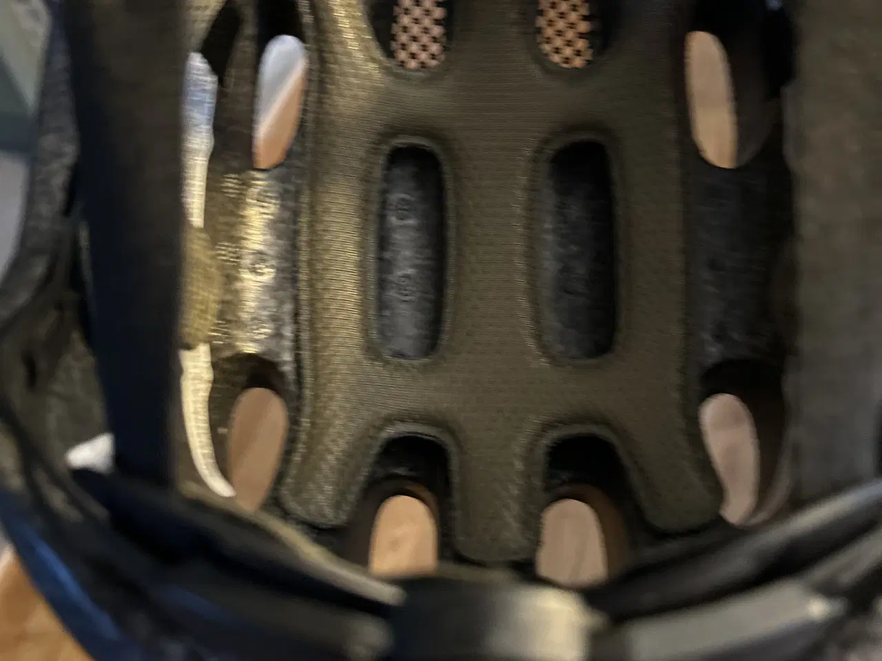 Billede 4 - Abus børnecykelhjelm sort med måne og stjerner