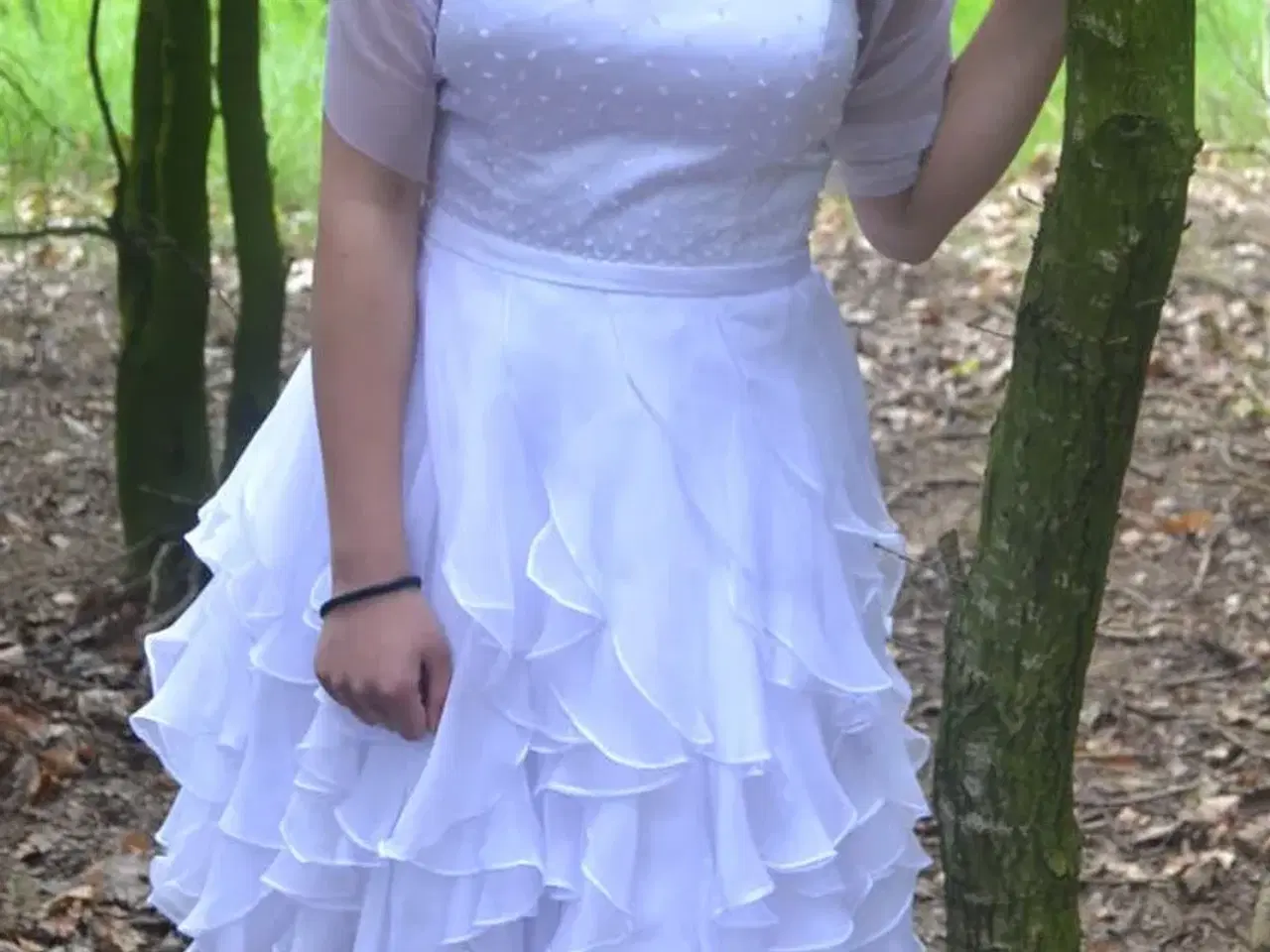 Billede 2 - Rigtig flot Konfirmation kjole Lilly