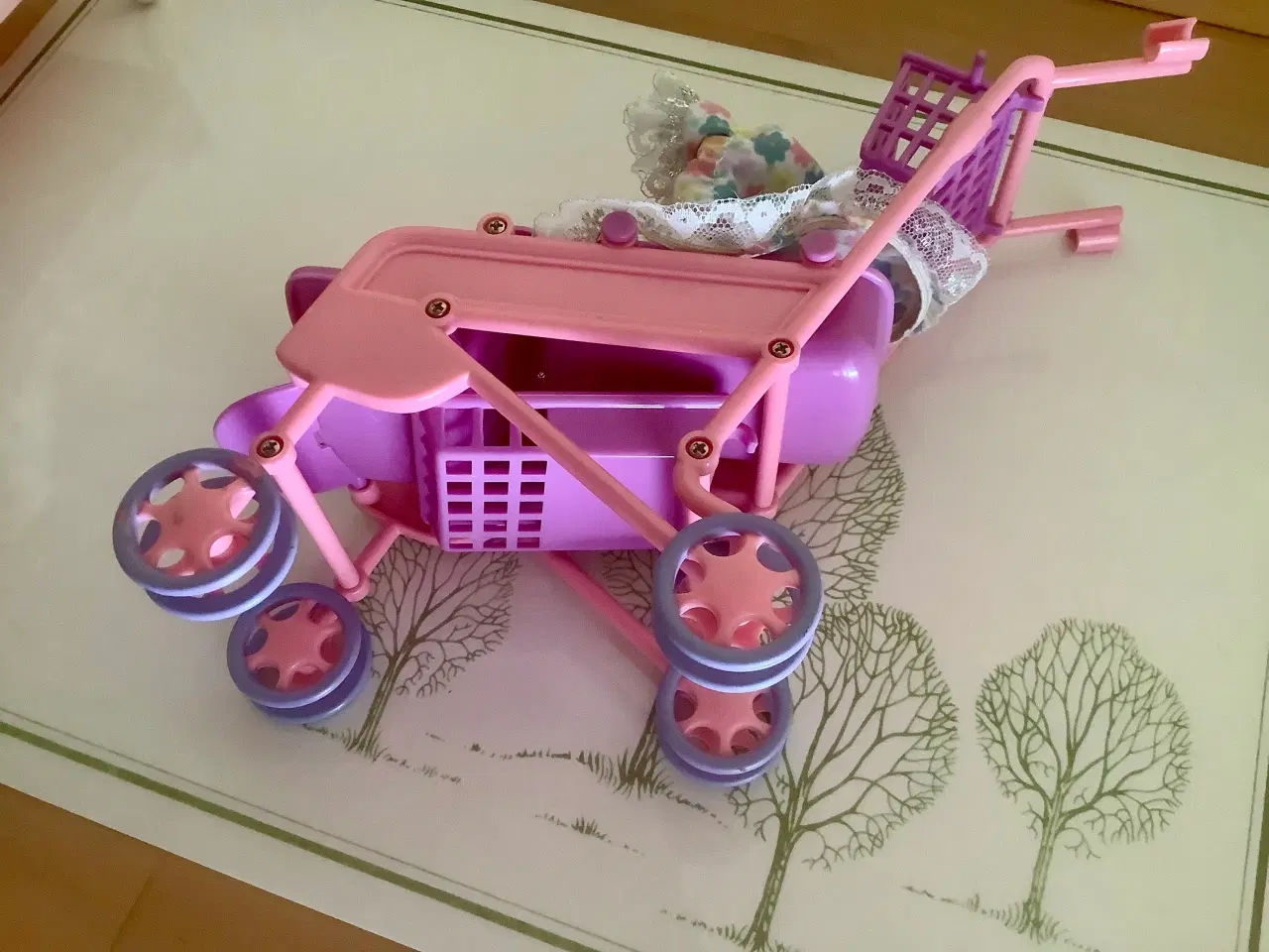 Billede 9 - Barnevogn som passer til Barbie.Ikke dukker.