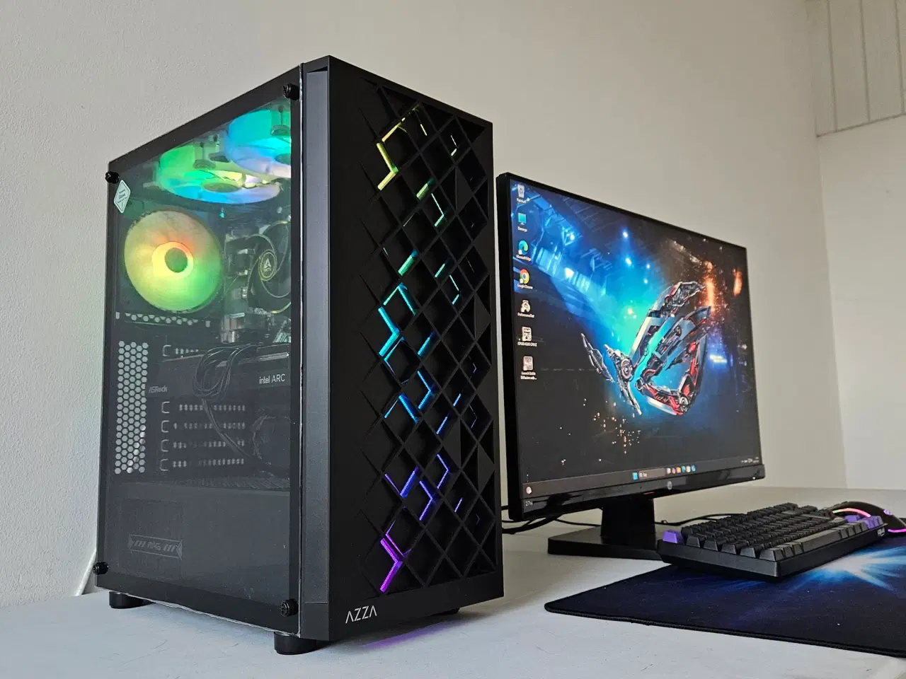 Billede 1 - RGB Gamer PC + 27" Skærm