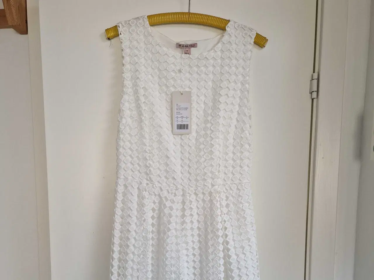Billede 1 - Hvid sommer/studenterkjole