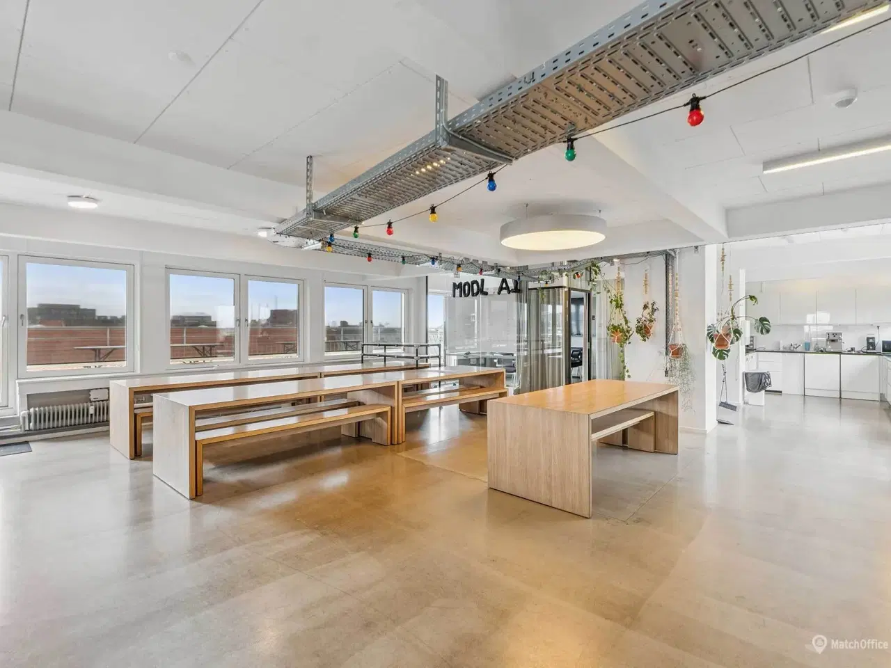 Billede 5 - Kontor med panoramaudsigt over byen og privat terrasse