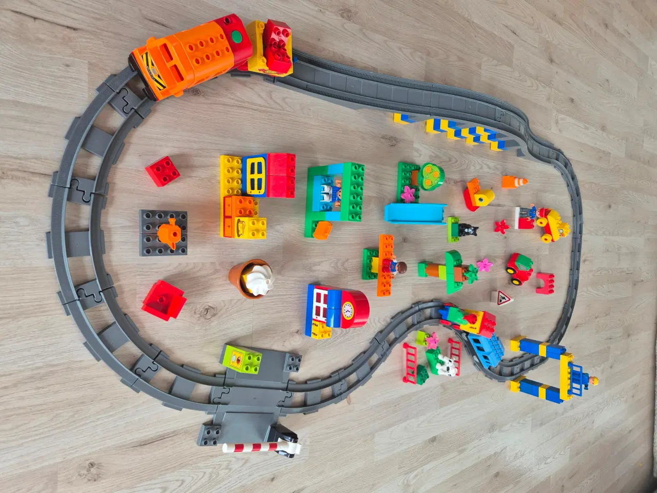 Billede 4 - Duplo Elektrisk Togbane, Batteritog, Stor Bro