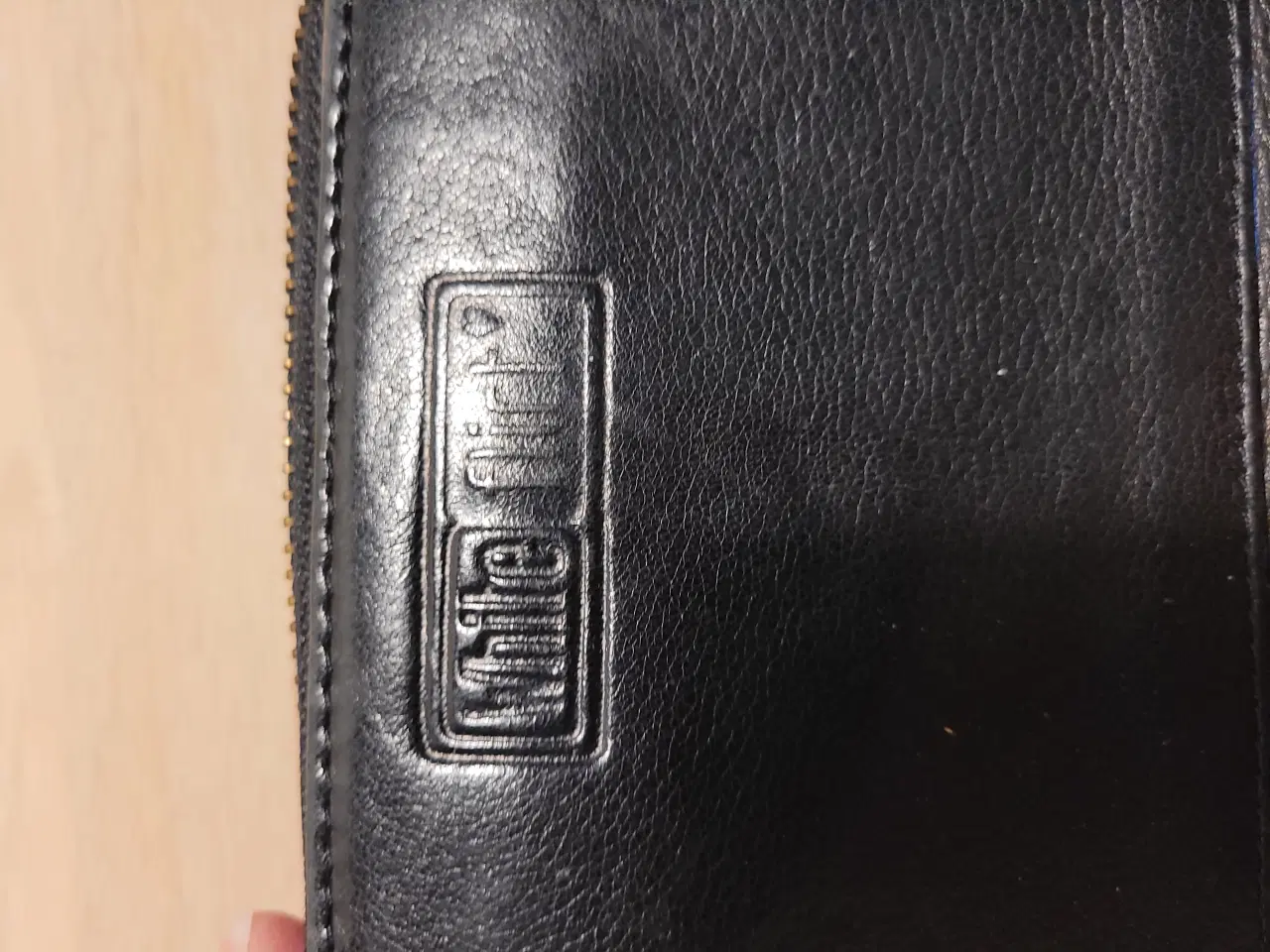 Billede 2 - Punge i læder lille handy/ stor og rummelig