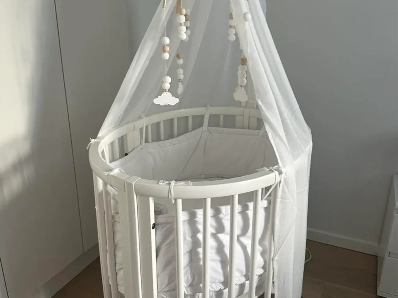 Billede 1 - Ubrugt babyseng m. tilbehør - Stokke Sleepi