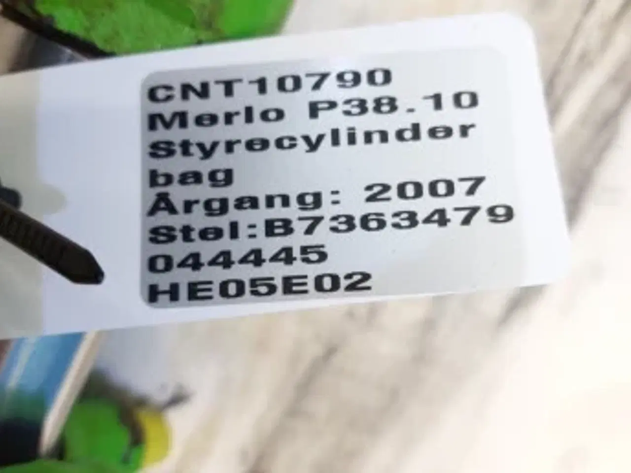 Billede 17 - Merlo P38.10 Styrecylinder 044445