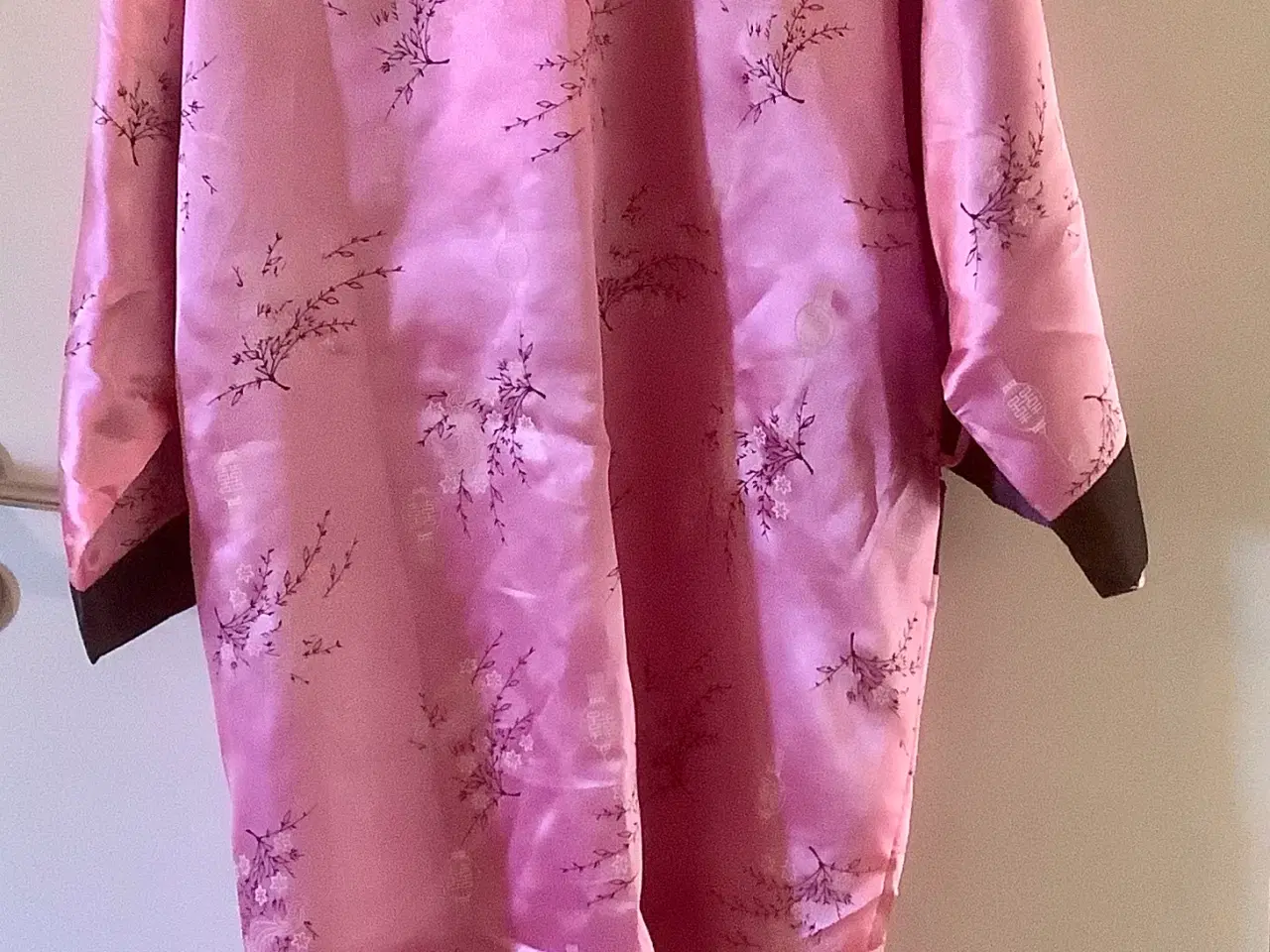 Billede 3 - Silke kimono aldrig brugt.