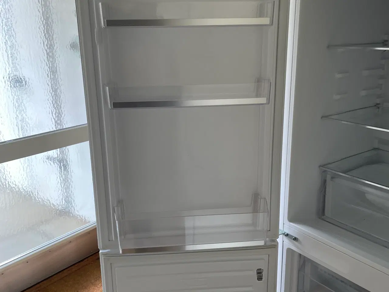Billede 2 - Gram køke-fryseskab