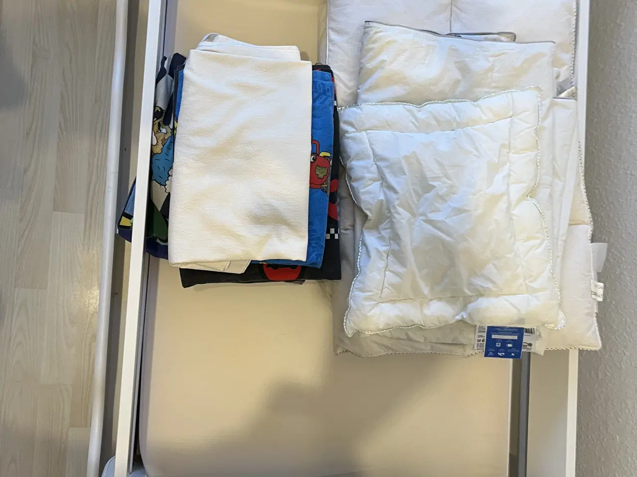 Billede 4 - Juniorseng med tilbehør