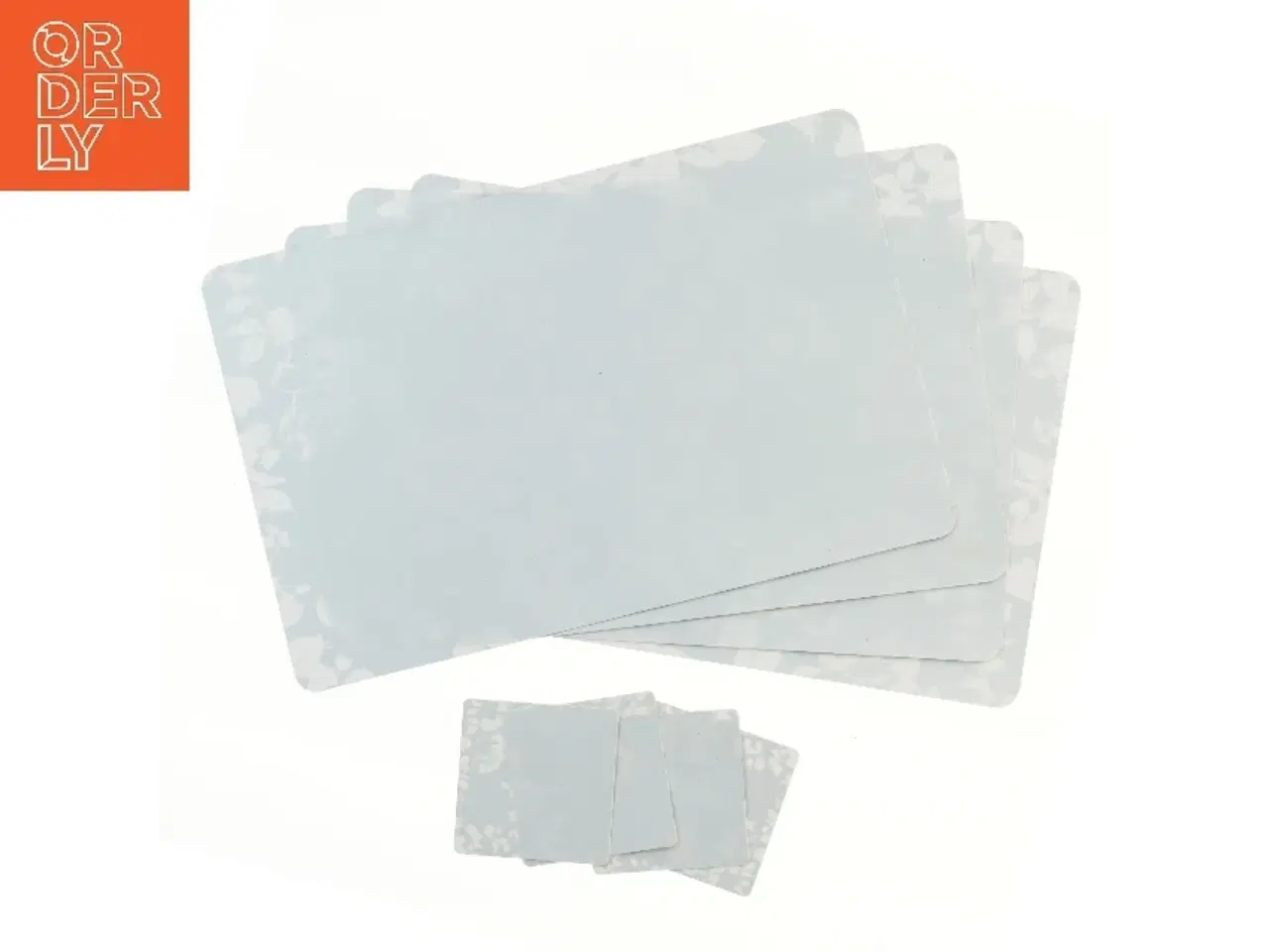 Billede 2 - Sæt af bordskånere og coasters (str. 4 stk 43,5x28 cm 4 stk 10x10 cm)