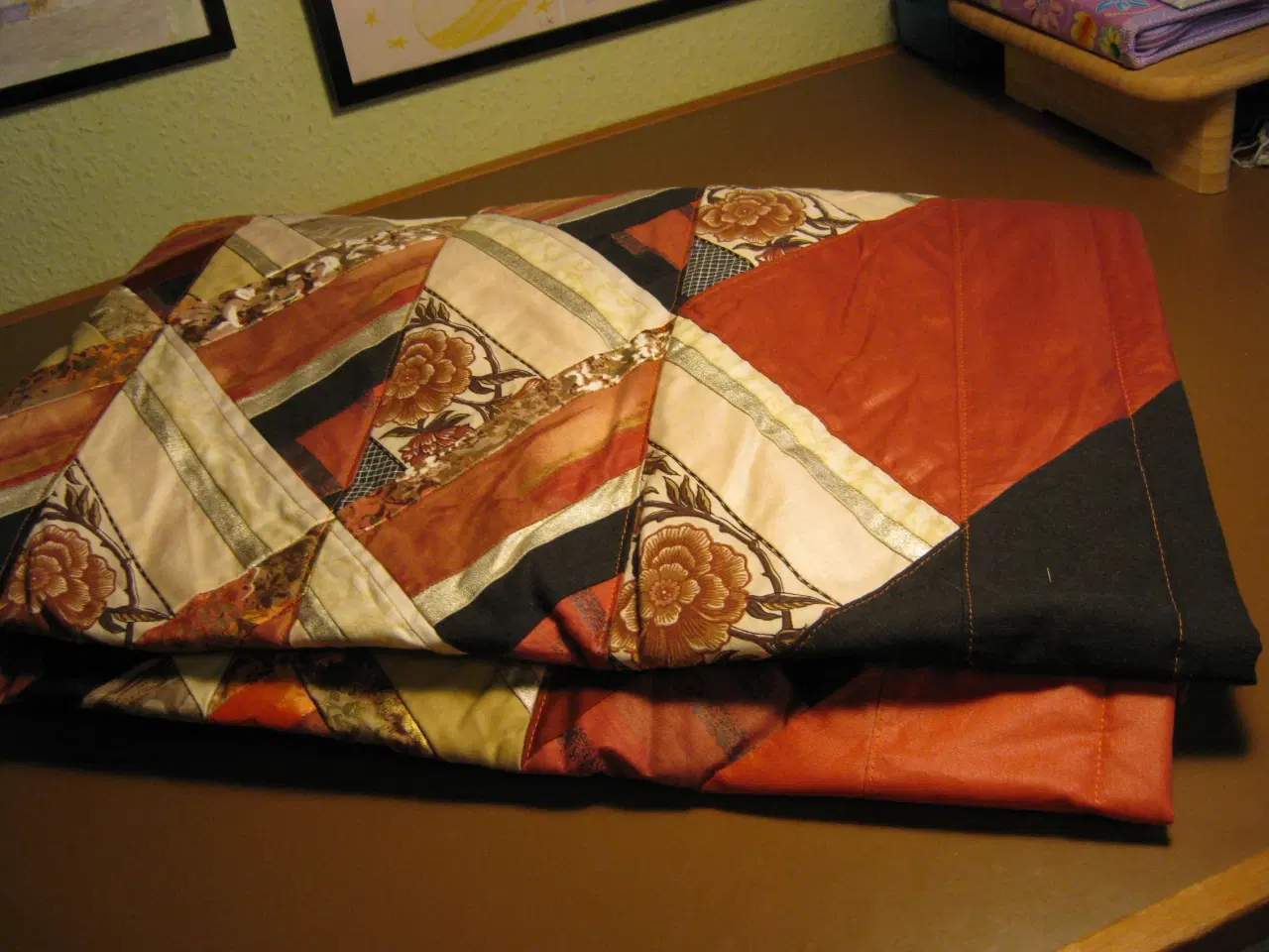 Billede 1 - Quiltet tæppe i patchwork