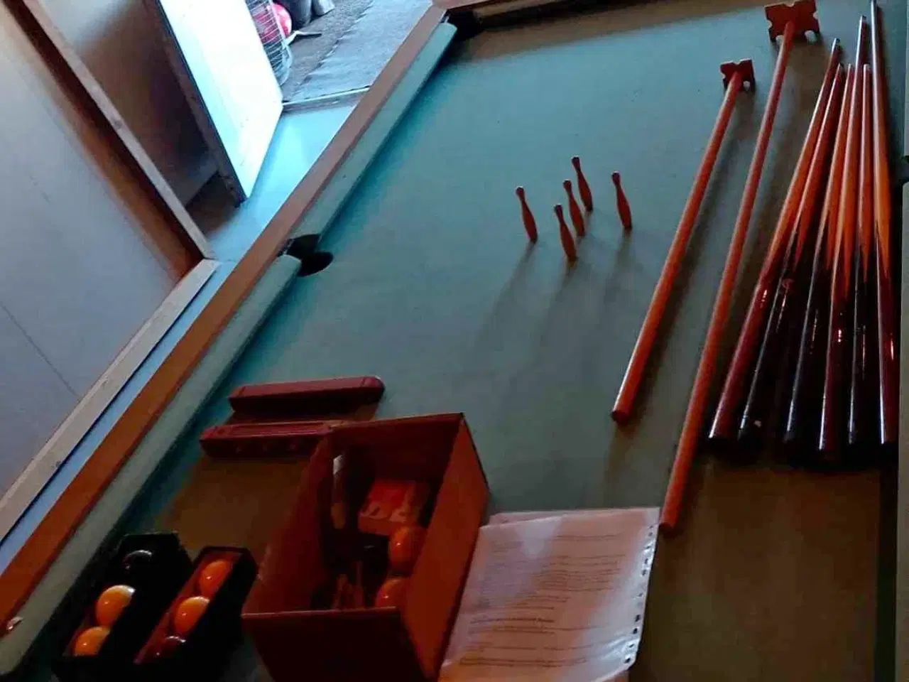 Billede 1 - Billardbord m tilbehør 