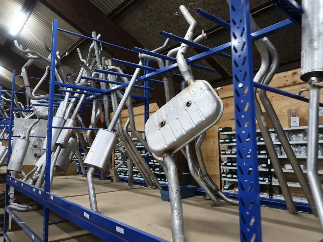 Billede 3 - Indhold i lagerreol