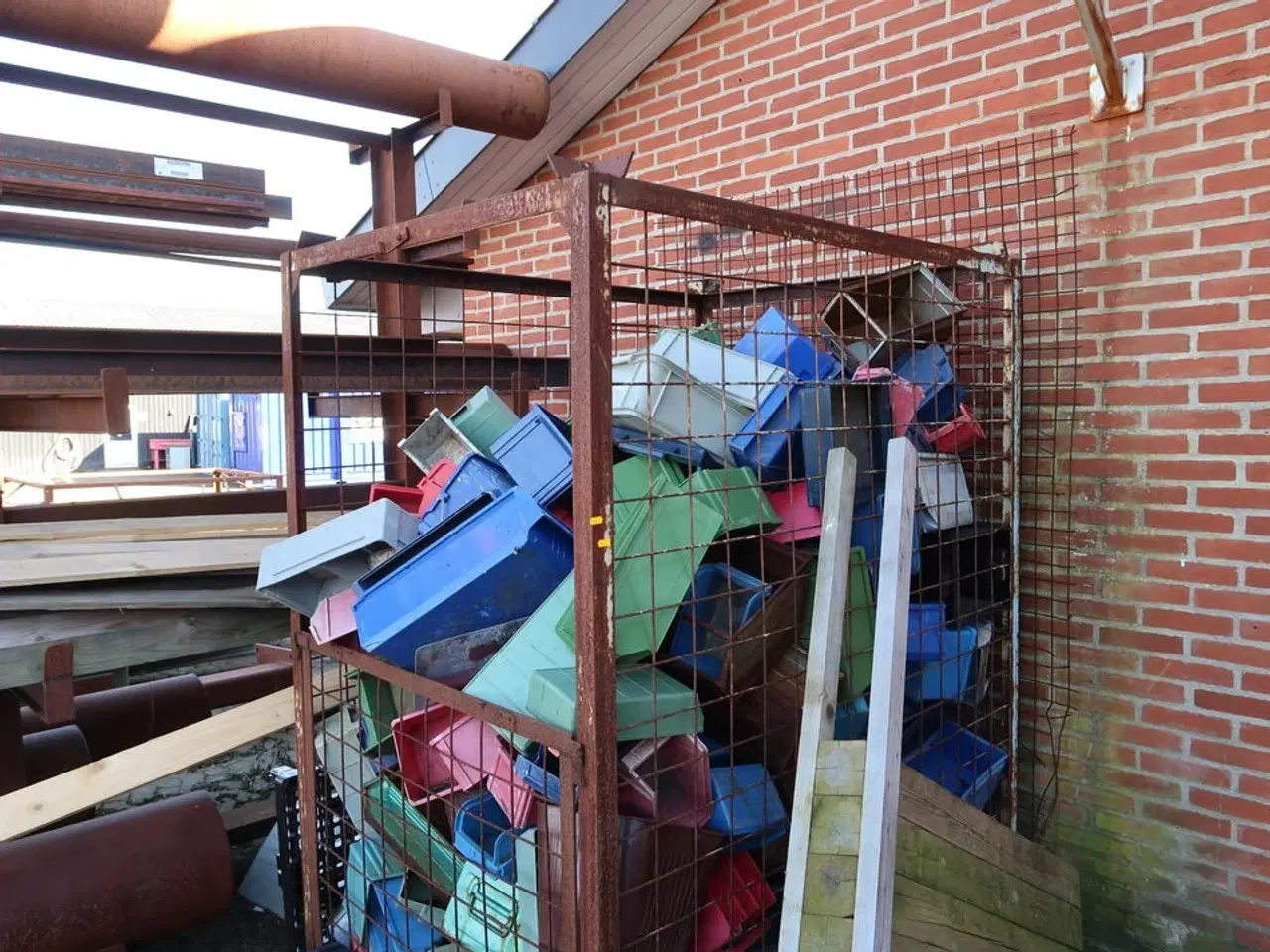 Billede 2 - Pallebur med indhold