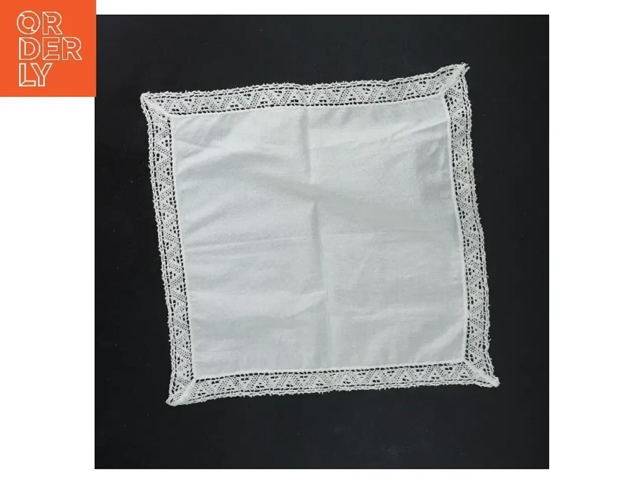 Billede 1 - Hvid firkantet lommetørklæde med blondekant (str. 25x25 cm)