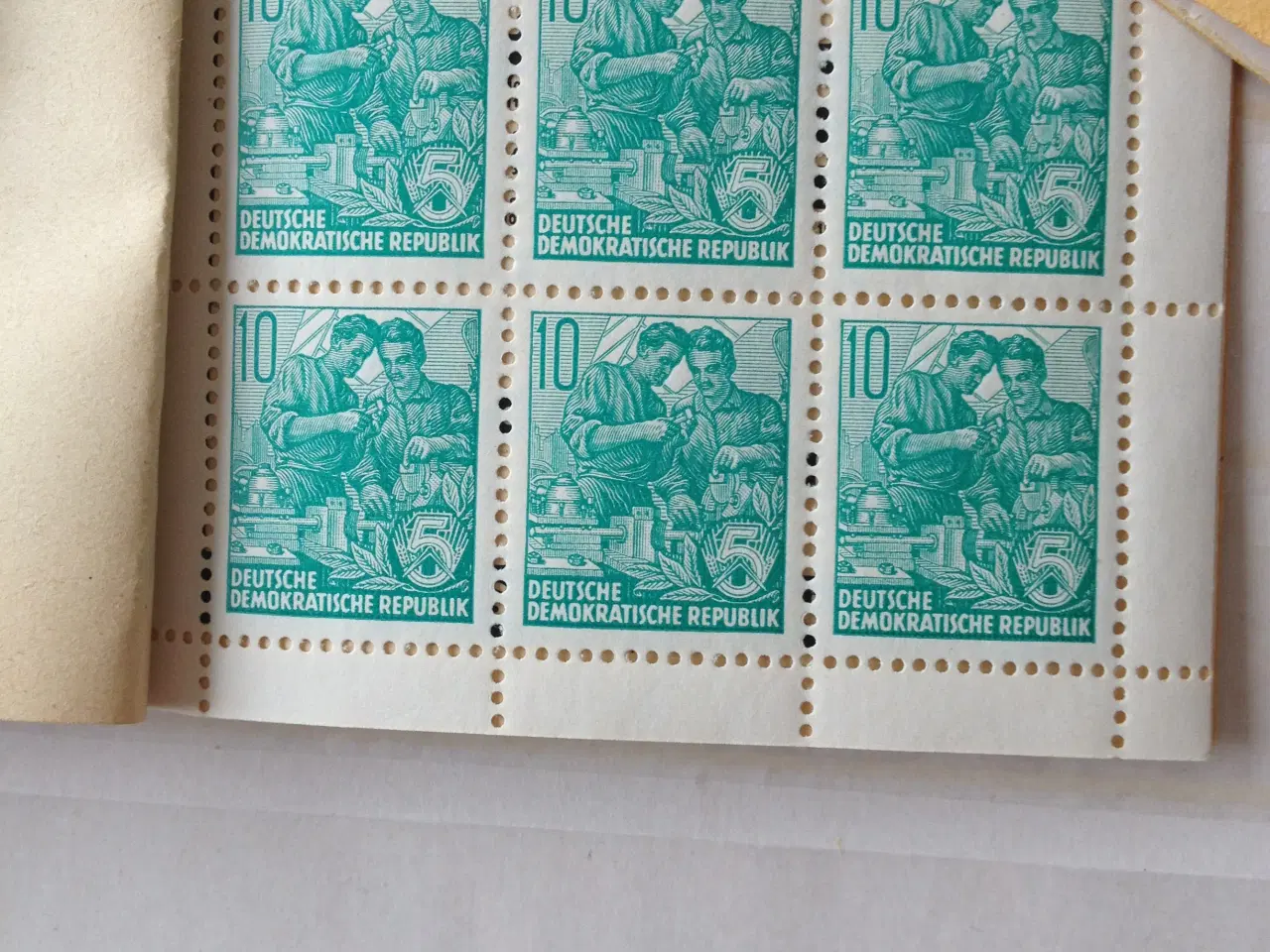 Billede 2 - DDR frimærkehæfter
