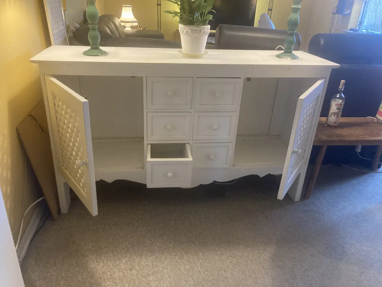 Billede 5 - Romantisk skænk m. flotte gitterlåger & udskæring